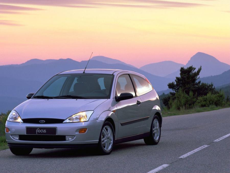  Ford Focus 3-Door 1998 года  (фото 6 из 21)